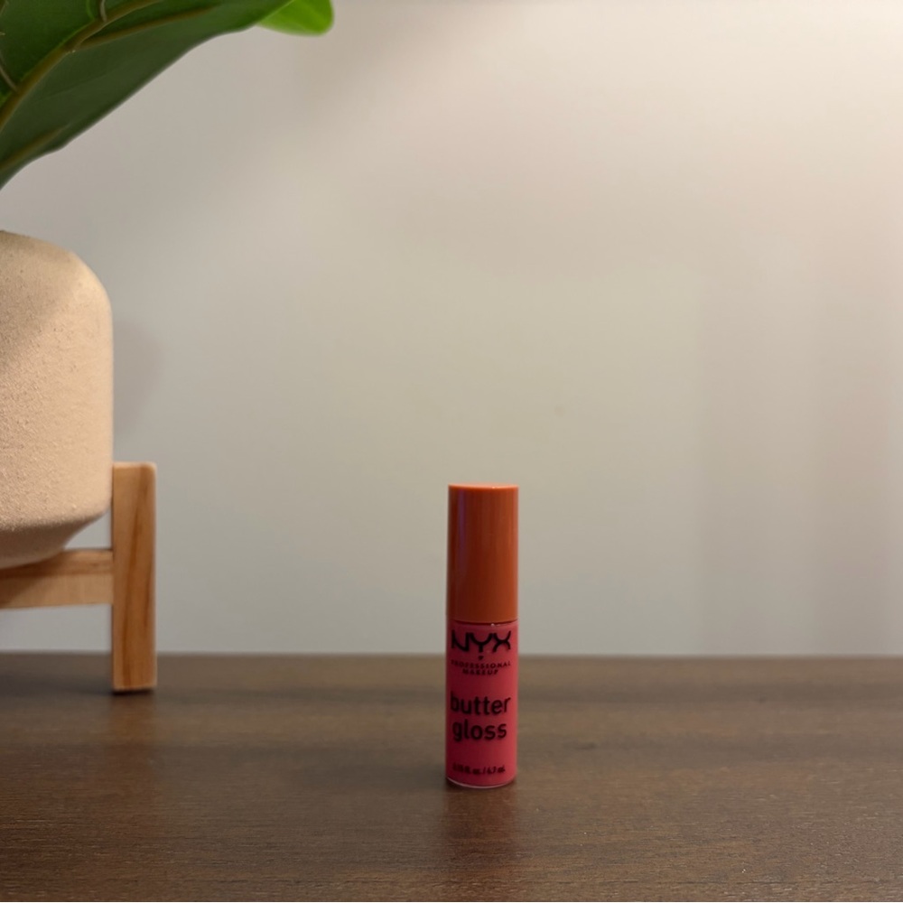 NYX butter gloss /creme brulee  4.7ml